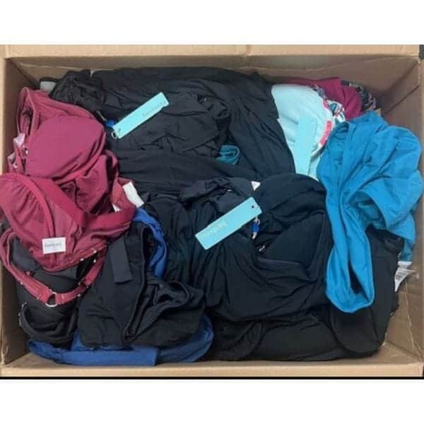 Surtido de prendas de baño separadas DKNY al por mayor 96 piezas.