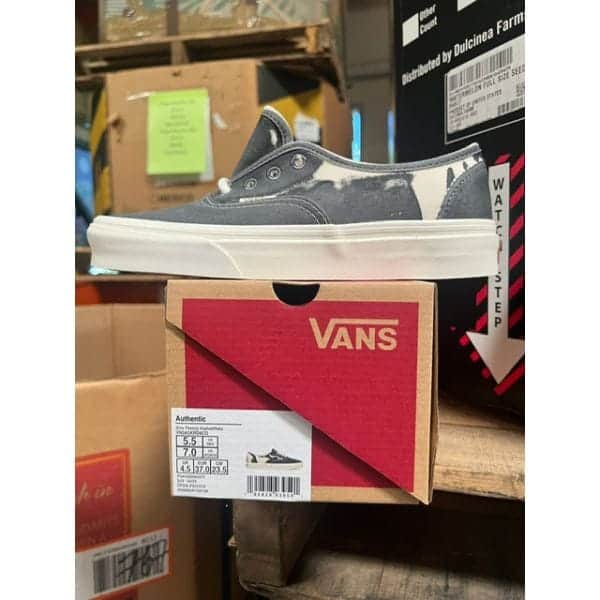 Vans and Converse Wholesale sneaker mixed pallet 100pcs.